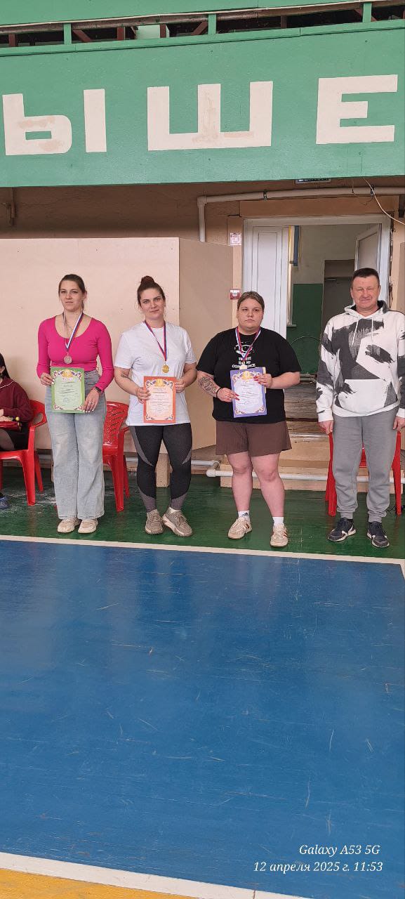 В СК «Строитель» прошли соревнования по гиревому спорту в зачет 16-й Спартакиады сельских поселений Россошанского района.