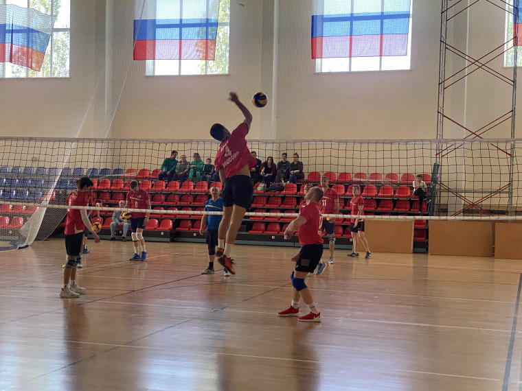 В СК «Химик» прошел очередной тур чемпионата Россошанского района по волейболу. В СК «Химик» прошел очередной тур чемпионата Россошанского района по волейболу.